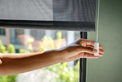 Elektrisches Rollo als smarte Sonnenschutzlösung