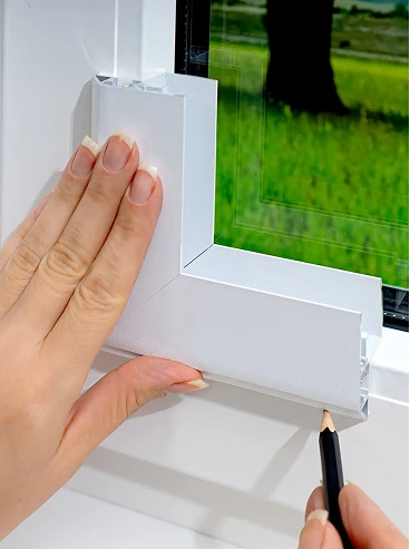 Messhilfe für Smart Frame Plissee am Fenster