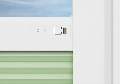 Smart Frame Plissee mit sichtbarer Ladebuchse